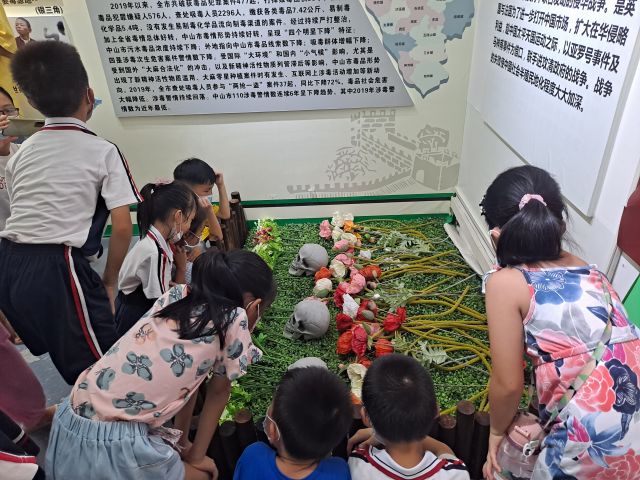 三鄉(xiāng)鎮(zhèn)開展“拒絕毒品，你我同行“禁毒教育基地參觀活動(dòng)照片2.jpg