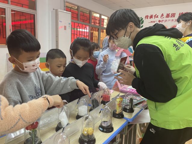 三鄉(xiāng)鎮(zhèn)開展“揚(yáng)眉‘兔’氣賀新春，禁毒相伴過新年”活動(dòng)圖片2.JPG