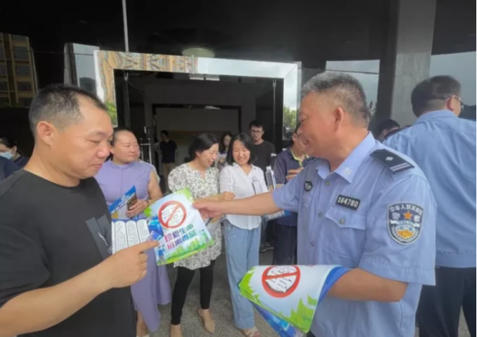 禁毒宣傳進企業(yè)，攜手共筑防毒墻349.png