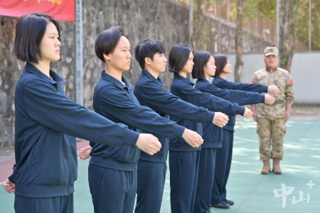 中山召開2025年上半年女兵審批定兵會(huì)議，多名新兵光榮入伍